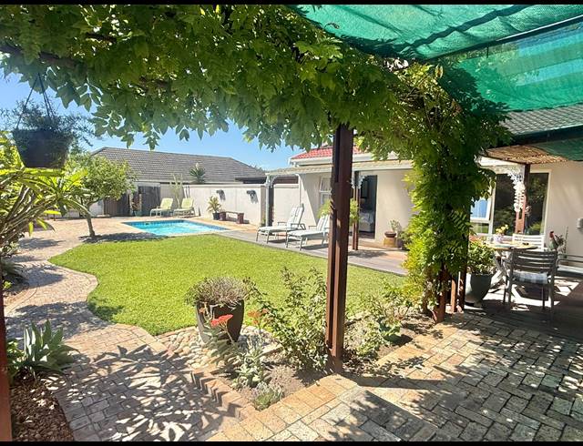 4 BEDROOM FREESTANDING FOR SALE IN WEST BEACH